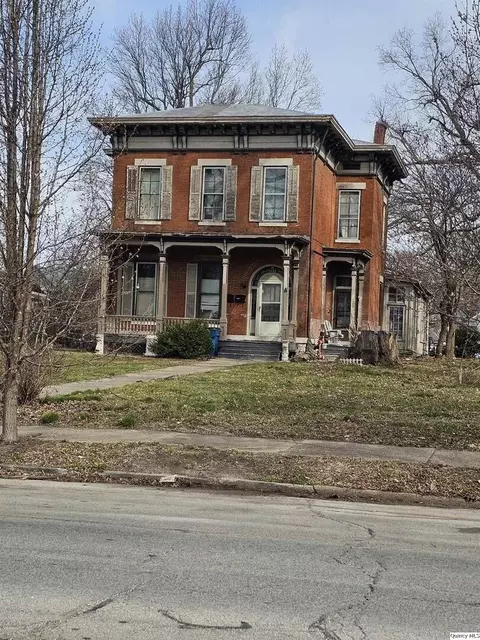 1303 State St, Quincy, IL 62301