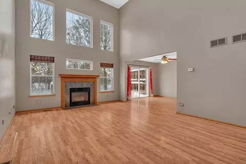Living - 936 Treeline Ct, Lockport, IL 60441 photo 5 of 8