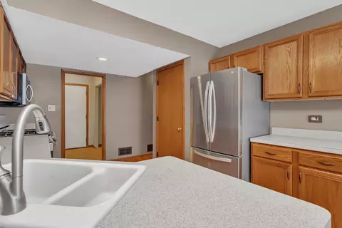 Kitchen - 936 Treeline Ct, Lockport, IL 60441 photo 2 of 3
