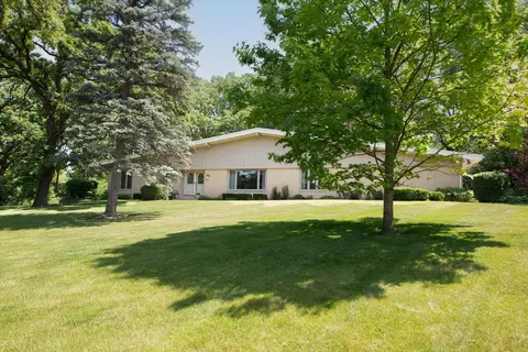 1196 Nottingham Ln, Elgin, IL 60120