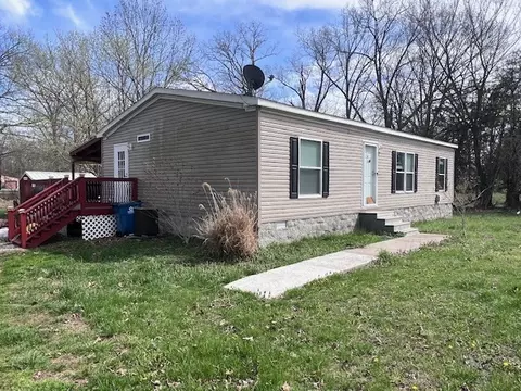 Exterior - 344 Seba St, Hurst, IL 62949 photo 3 of 4