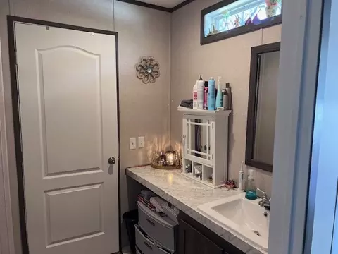 Bath - 344 Seba St, Hurst, IL 62949 photo 1 of 3