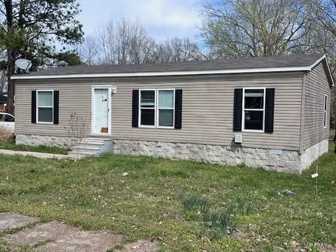 Exterior - 344 Seba St, Hurst, IL 62949 photo 2 of 4