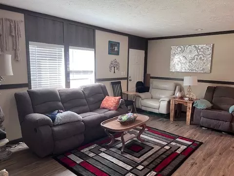 Living - 344 Seba St, Hurst, IL 62949 photo 1 of 2