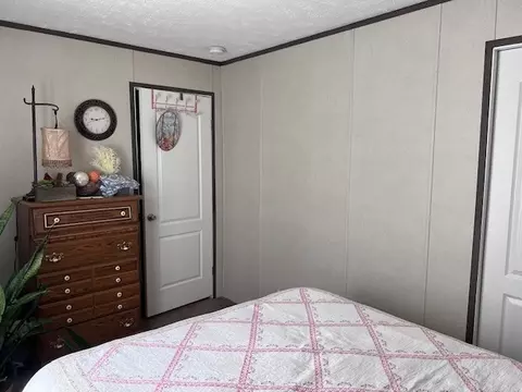 Bedroom - 344 Seba St, Hurst, IL 62949 photo 3 of 4