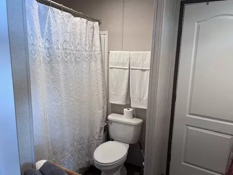 Bath - 344 Seba St, Hurst, IL 62949 photo 2 of 3