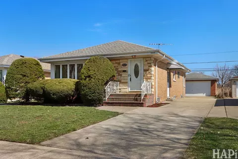 8049 N Overhill Ave, Niles, IL 60714
