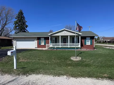 321 Elm St, Piper City, IL 60959