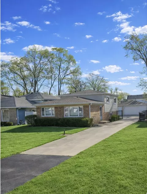 4029 N Grant St, Westmont, IL 60559