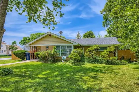 8856 S Washtenaw Ave, Evergreen Park, IL 60805