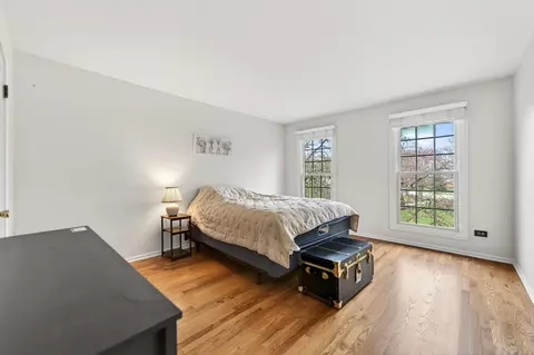 Bedroom - 1122 Creekside Dr, Wheaton, IL 60189 photo 4 of 5
