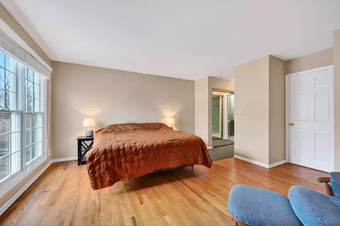 Bedroom - 1122 Creekside Dr, Wheaton, IL 60189 photo 2 of 5