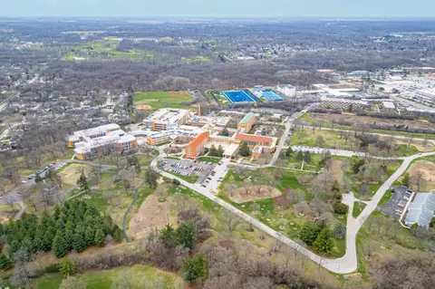 View/Area - 1122 Creekside Dr, Wheaton, IL 60189 photo 6 of 9