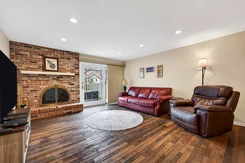 Living - 1122 Creekside Dr, Wheaton, IL 60189 photo 1 of 4