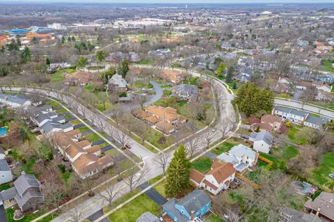 View/Area - 1122 Creekside Dr, Wheaton, IL 60189 photo 4 of 9