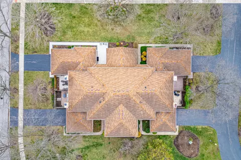 View/Area - 1122 Creekside Dr, Wheaton, IL 60189 photo 3 of 9