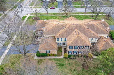 View/Area - 1122 Creekside Dr, Wheaton, IL 60189 photo 1 of 9