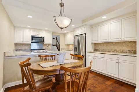 Kitchen - 1122 Creekside Dr, Wheaton, IL 60189 photo 1 of 4