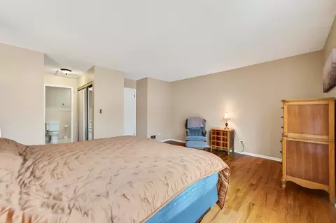 Bedroom - 1122 Creekside Dr, Wheaton, IL 60189 photo 3 of 5