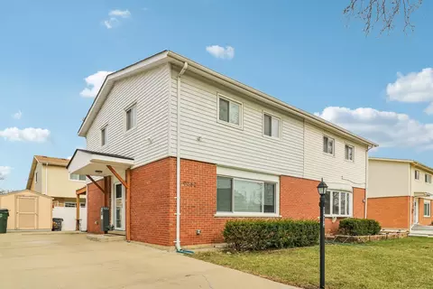 9262 N Woodland Dr, Niles, IL 60714