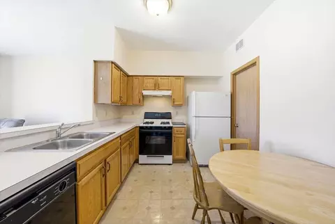 Kitchen - 2542 Oak Tree Ln, Plainfield, IL 60586 photo 1 of 2