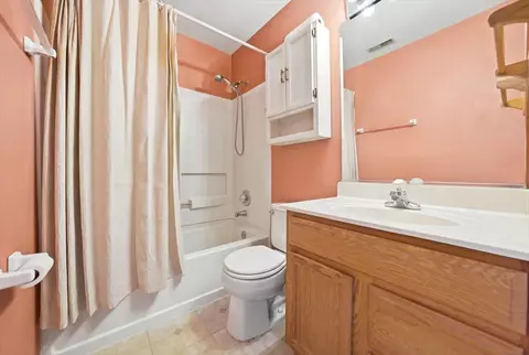 Bath - 2542 Oak Tree Ln, Plainfield, IL 60586 photo 2 of 2