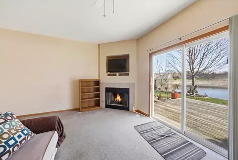 Living - 2542 Oak Tree Ln, Plainfield, IL 60586 photo 2 of 2
