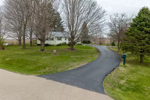 19332 1950 East St, Princeton, IL 61356
