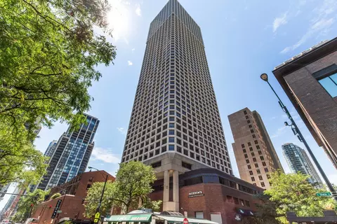 1030 N State St #39E, Chicago, IL 60610