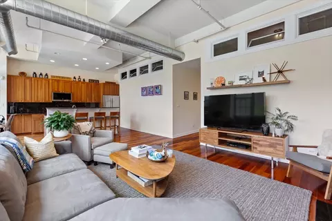 Living - 70 E 18th St #2C, Chicago, IL 60616 photo 4 of 4
