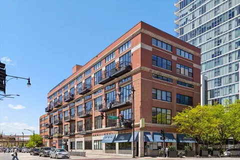 70 E 18th St #2C, Chicago, IL 60616