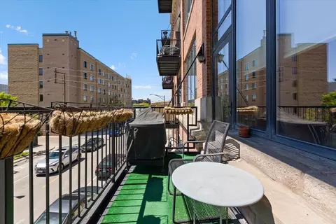 Exterior - 70 E 18th St #2C, Chicago, IL 60616 photo 2 of 3