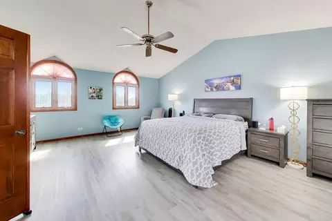 1075 Longford Rd, Bartlett, IL 60103 photo 17