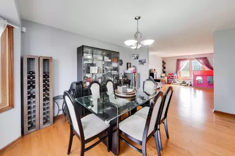 1075 Longford Rd, Bartlett, IL 60103 photo 9