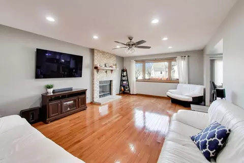 1075 Longford Rd, Bartlett, IL 60103 photo 11