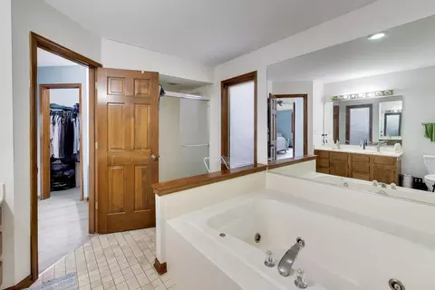 1075 Longford Rd, Bartlett, IL 60103 photo 35