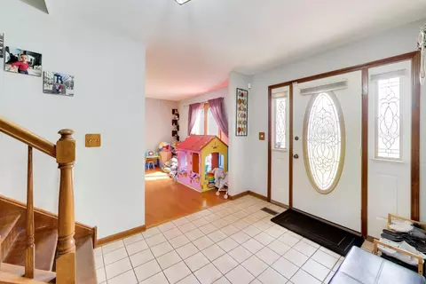 1075 Longford Rd, Bartlett, IL 60103 photo 5