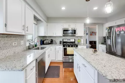 1075 Longford Rd, Bartlett, IL 60103 photo 27