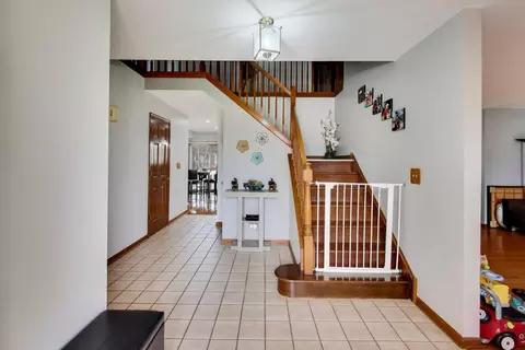 1075 Longford Rd, Bartlett, IL 60103 photo 4