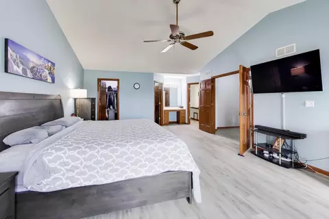 1075 Longford Rd, Bartlett, IL 60103 photo 32