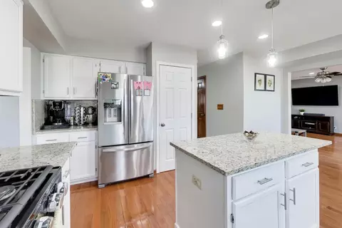1075 Longford Rd, Bartlett, IL 60103 photo 28