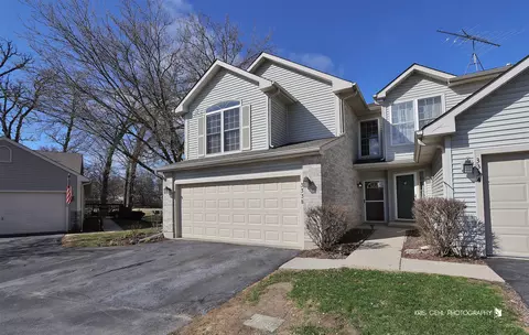 3338 Cottonwood Ct, Mchenry, IL 60051