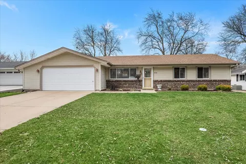 631 Venice Ct, Schaumburg, IL 60193