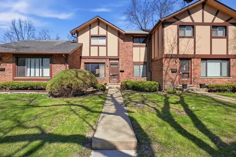 18 W274 Kirkland Ln, Villa Park, IL 60181