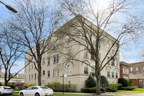 2041 W Farwell Ave #2E, Chicago, IL 60645