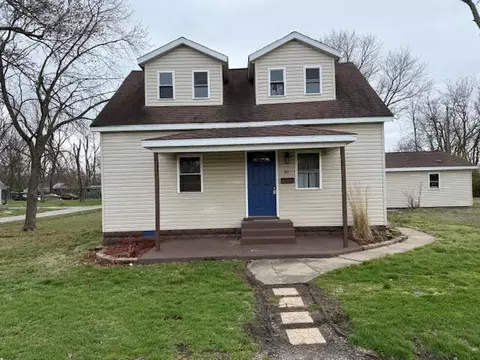 111 E Peach St, Centralia, IL 62801