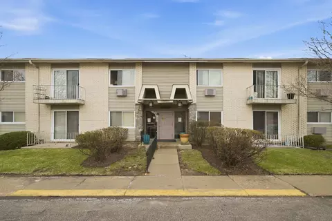 8888 Steven Dr #1C, Des Plaines, IL 60016