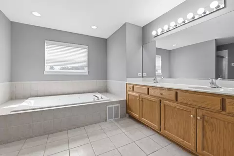 Bath - 13341 Ione St, Plainfield, IL 60585 photo 3 of 5