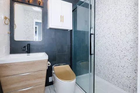 Bath - 601 N Main St #4N, Normal, IL 61761 photo 1 of 1