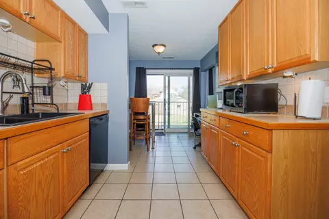 Kitchen - 601 N Main St #4N, Normal, IL 61761 photo 2 of 5